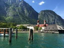 Itinerary Day 1: Individual arrival at Schönau/Lake Königssee Day 2: Schönau/ Lake Königssee Golling 21 km + 650 m 810 m The tour leads along the green shimmering river Königsseer Ache into the salt