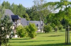 A PRIVILEGED LOCATION Located in a large park of 7 ha, few steps away from Deauville and Honfleur,