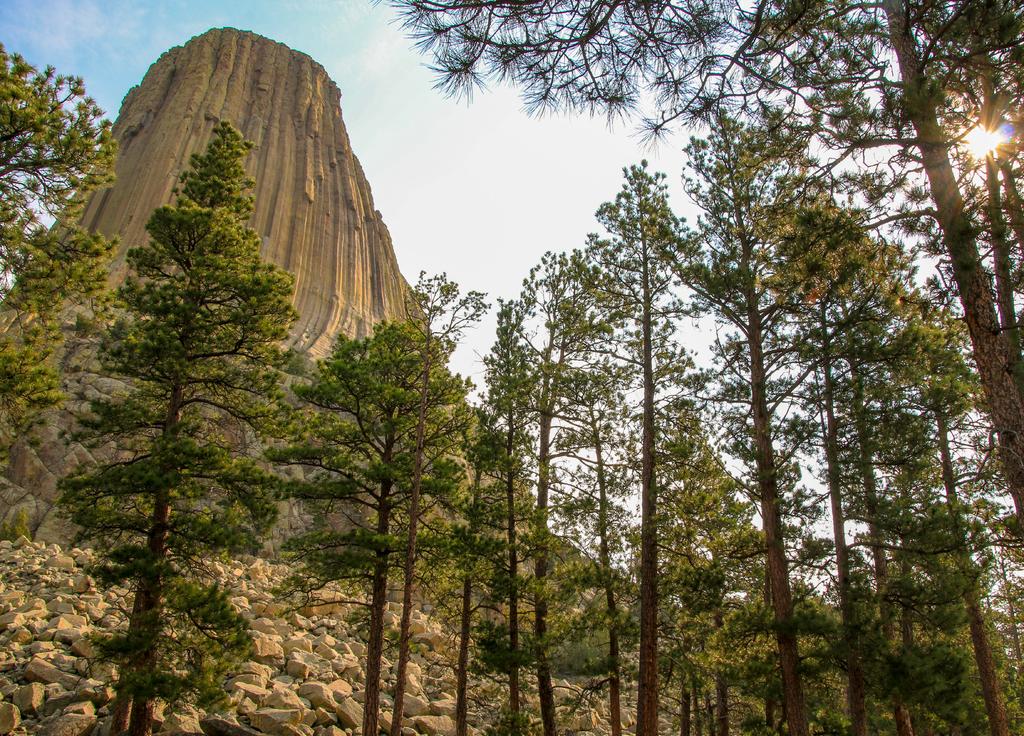 GET IN TOUCH: > info@visitusaparks.com > visitusaparks.com Devils Tower National Monument, Wyoming DAY 5: Rapid City to Gillette, Wyoming (3.