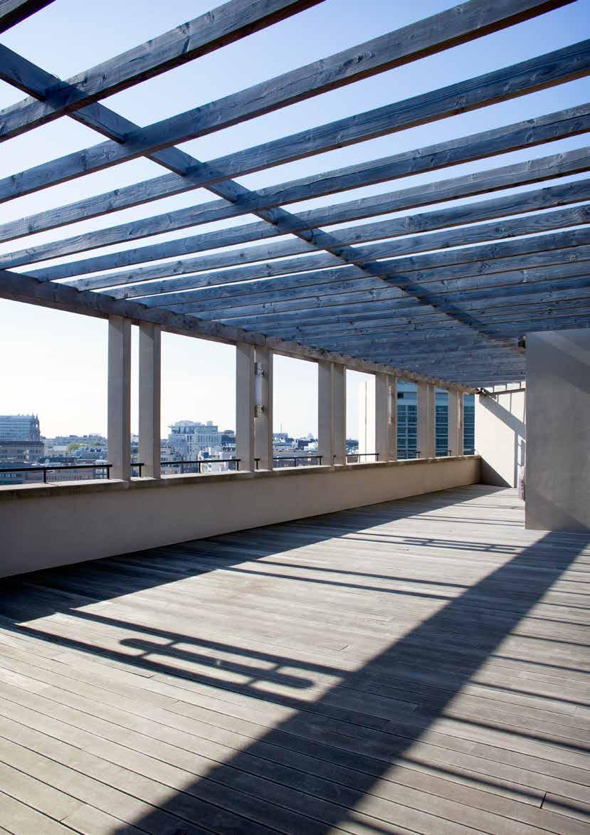 The Residence Palace rooftop terrace can host up to 235 guests. The magnificent view over the city and the European quarter is unique in Brussels.