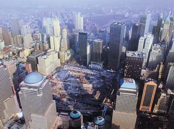 Síða 14 Nr. 276-12. september 2002 FF-blaðið á Ground Zero: World Trade Center Grundin, har World Trade Center stóð, sum hon sær út í dag.