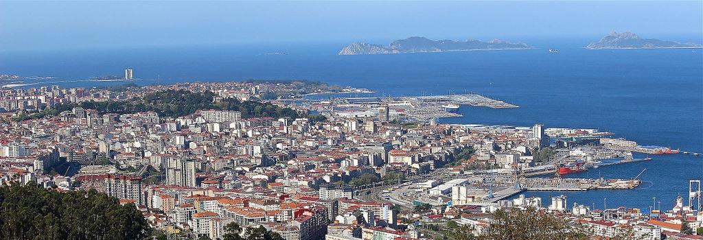 Welcome to Vigo Immerse yourself in Vigo, in the charm of the biggest city of Galicia and discover the heart of the Rías Baixas: its light, its temperate climate, its gastronomy, its culture and its