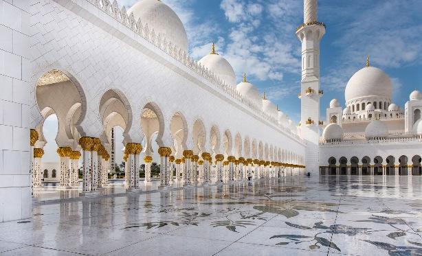 SHEIKH ZAYED GRAND MOSQUE This architectural work of art is one the world's