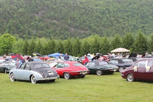Springtime in the Smokies Article by Gary Cobble and Photos by Gary Cobble and Gerry Mitchell The 27th Springtime in the Smokies /A Gathering of British & European Cars and