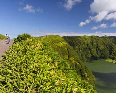 FULL DAY MOUNTAIN BIKE TOUR 75 PP (CHILD 37) On this tour we explore the west side of São Miguel and the volcanic complex of Sete Cidades.