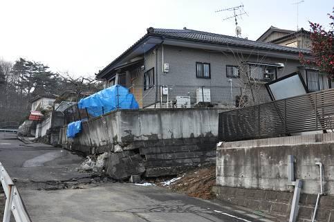 Rebuilding and Aiding Damaged Residential Areas Because of the amount of damaged incurred, 5,080 homes in Sendai City were assessed as dangerous or caution required.