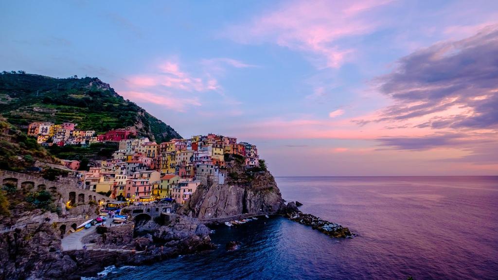 MANAROLA The view of Manarola from across the harbor is another iconic image of Cinque Terre that you have certainly seen many times. This is yet another spot for late afternoon, sunset and blue-hour.