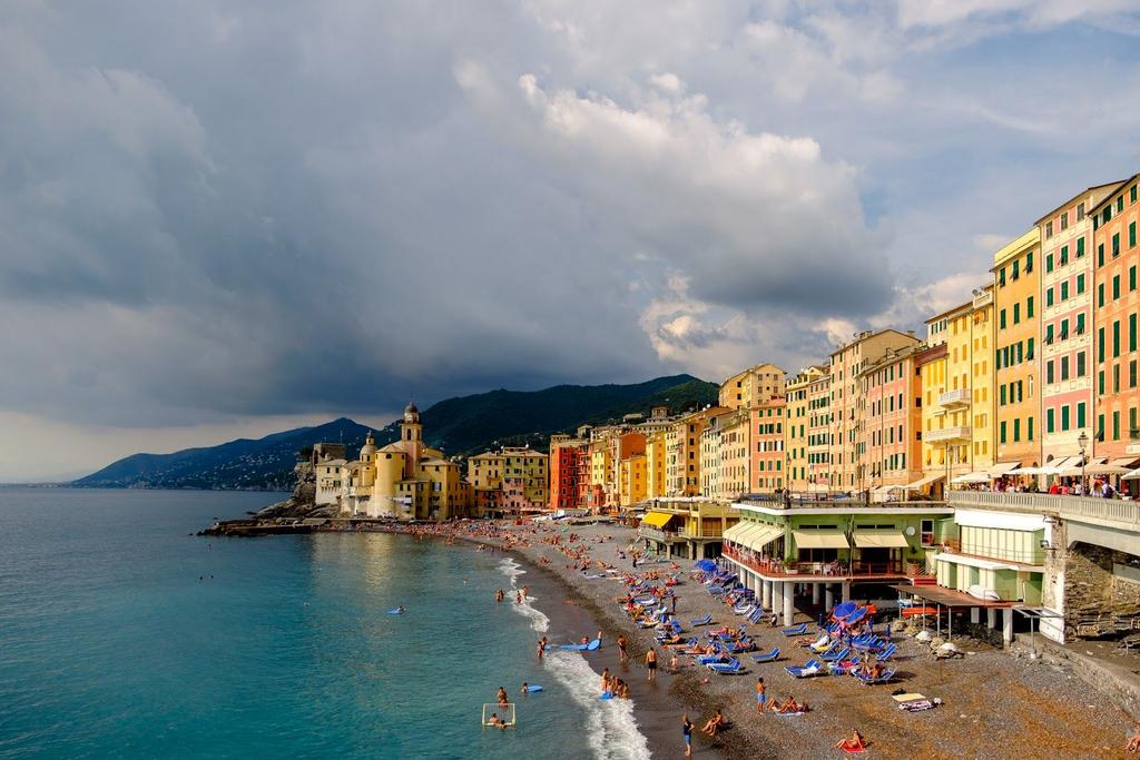 BONUS CHAPTER 1: CAMOGLI Camogli is a lovely seaside town on the Ligurian coast, close to Genoa.