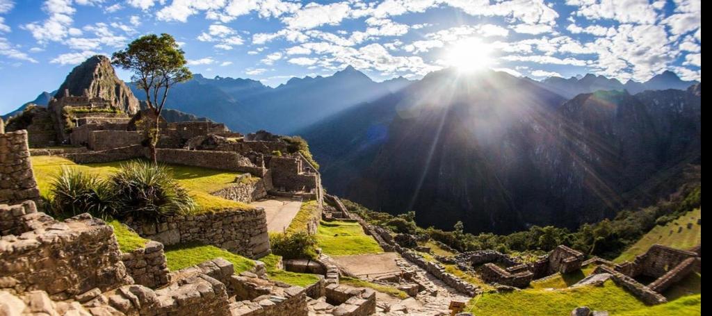 OUR THREE TRAVEL AND PRICE MODALITIES SHARED SERVICE: PRIVATE SERVICE: 1 Person 2 People 3 People BRONZE $362 $327 $322 SILVER $383 $348 $343 GOLD $450 $415 $405 Guide from Cusco 1 Person 2 People 4