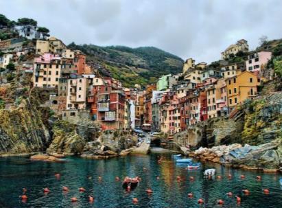 Despite Portofino's small size there are several other attractions. Portofino's crystalline green waters are great for swimming, diving, and boating.