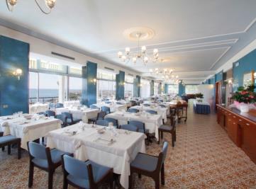 Our Tour Hotels Hotel Bellevue et Mediterranée Occupying a privileged position with a magnificent view on the Gulf of Diano Marina, the hotel is