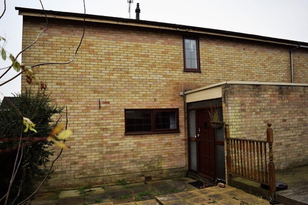Almond Grove Thetford, Norfolk, IP24 3HD Offers In Excess Of 130,000 Are you looking for a project? This two / three bedroom property requires total modernisation. Make us an offer!