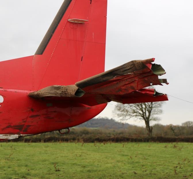 Photo No. 3: Damage to left tailplane Photo No. 4: Damage to propeller blades 1.