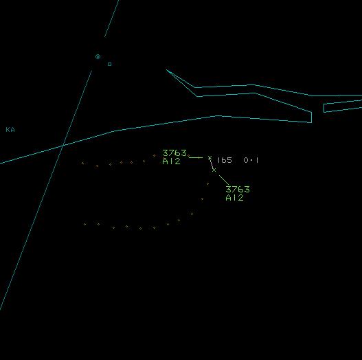 At 1111:18, the DA40 pilot had commenced a left-turn into the downwind position (Figure 3). Figure 3 1111:18. Figure 4 1111:20.