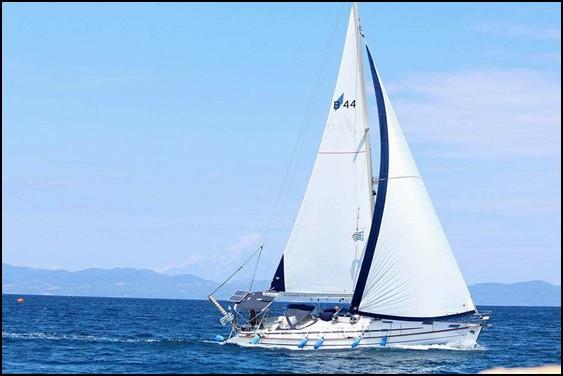 Mamillo Bavaria 44 Capaity Maximum capacity 8 guests, length 13, 41 m 3 double cabins, 1 bunk, Wi-Fi, 2 WC with shower, 1 outside shower, a/c Skipper & co-skipper Light snacks, soft drinks, fruits
