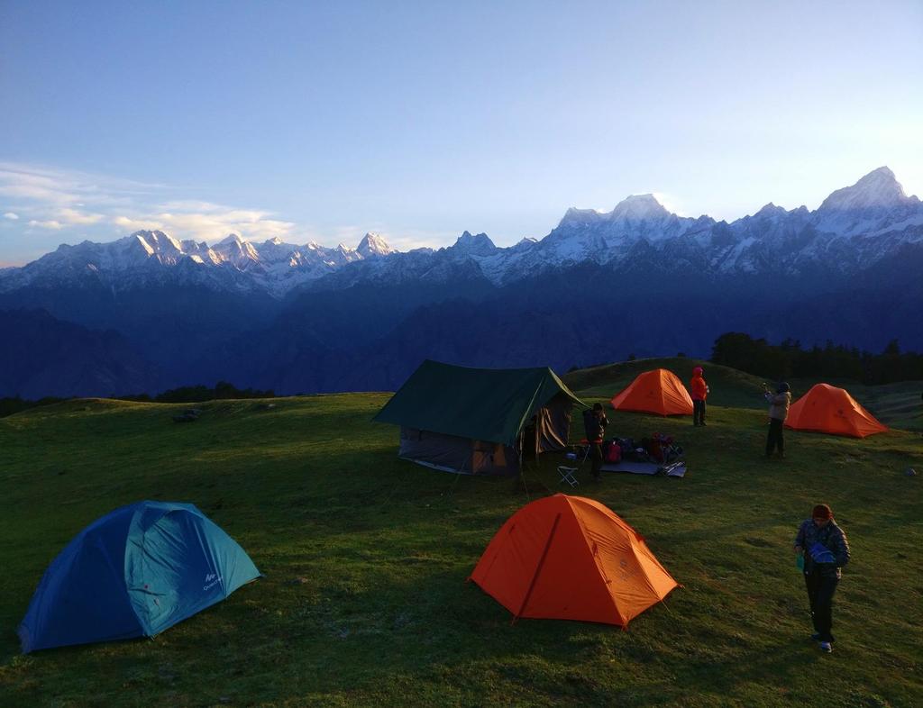 GARHWAL TREK & RAFT: INTRODUCTION Starting the trek from Auli, turns Kuari Pass into an easy - moderate trek that provides sweeping views from the gorges of Trishul in the East to the peaks of