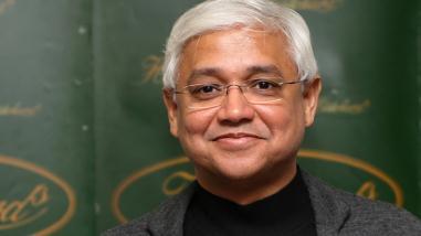 AWARDS Amitav Ghosh, renowned English fiction writer selected for Jnanpith Award 2018 He becomes the first English writer to win this year s 54 th Jnanpith Award for his contribution to literature