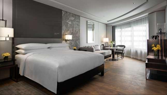 LARGER EXECUTIVE ROOM 40SQM/430SQFT 28 Rooms The newly introduced Larger Executive Rooms offer a private sanctuary, providing a wealth of amenities carefully chosen to
