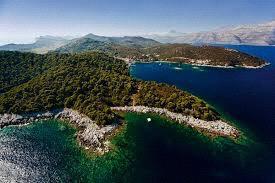 4th Day Tuesday Cavtat - Sipan ( 3h navigation ) After breakfast we start our trip from Cavtat to Sipan. During day we will serve lunch on the board and m a k e f e w s t o p s f o r swimming.