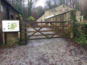 Access to the woodland is to the right, passing through a full width gate (3