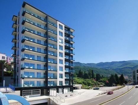 APARTHOTEL SHINE 4* HOTEL ROOMS: 29 LOCATION: Becici, 300 m away from the beach and