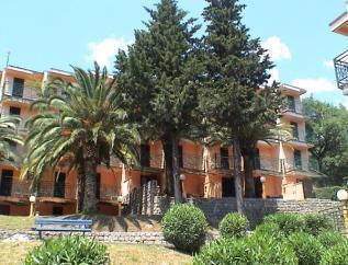 HOTEL MOC ALET 2* HOTEL ROOMS: 200 LOCATION: Hotel is