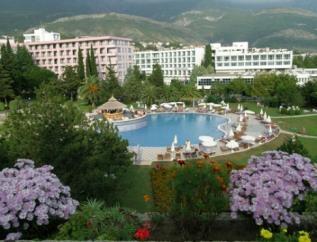 HOTEL IBEROSTAR BELLEVUE 4* HOTEL ROOMS: 578 LOCATION: Hotel is located in Becici, 50m away