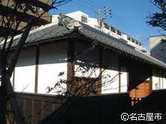 jp ➍ Nagayamon Gate (Chikara-machi) This is a typical main entrance structure of a Samurai house of Edo period keeping its