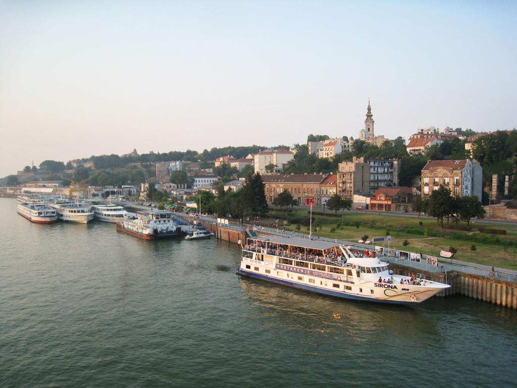 Figura 2. Passenger port on the river Sava in Belgrade (photo: Jelena Zivkovic) 2.