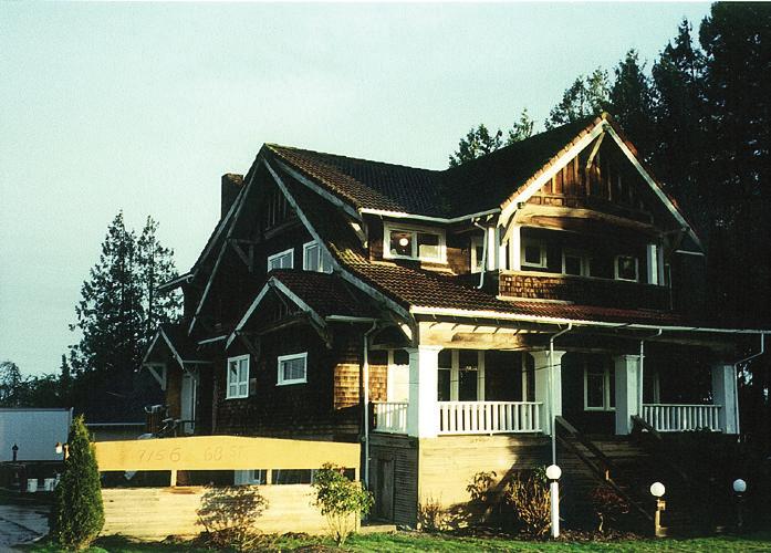 The house was built at the centre of the family s 160 acres and was acquired by the Reynolds family in 1944.