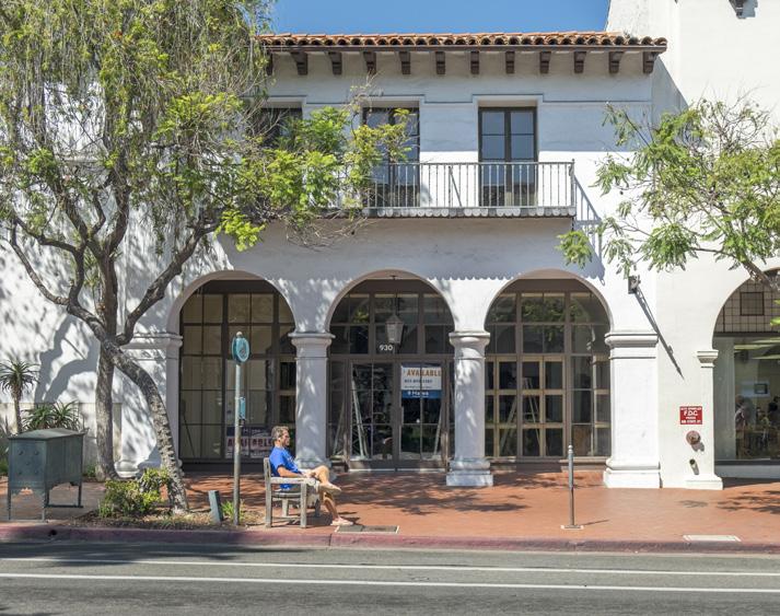 Property Overview Adjacent to the Apple Store on the highly desirable 900 block of State Street, this beautiful, arched storefront features prominent signage on Santa Barbara s busiest pedestrian