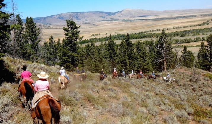 LIVING THE COWGIRL LIFE SEPTEMBER 1-8, 2018 TRIP SUMMARY HIGHLIGHTS Enjoying the peace and solitude of Vee Bar Ranch Riding on well-trained horses through wide open pastures and rugged landscapes