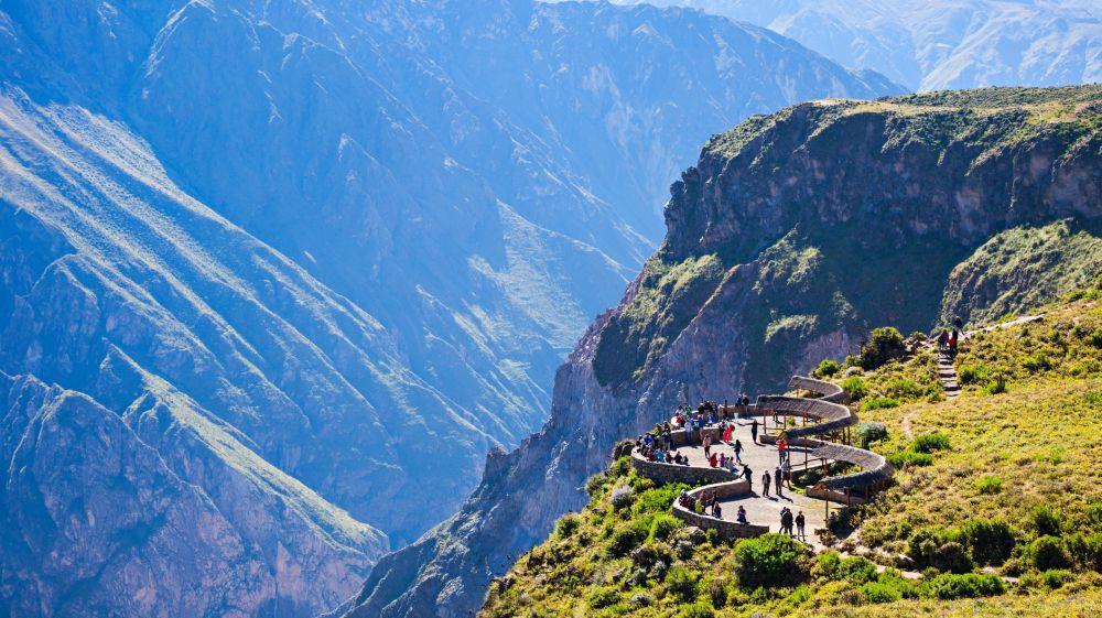 Cruz Del Condor DAY 7 Visit the Condor s Cross which is the natural observation point from where the magnitude of the Colca Canyon and the spectacular flight of the Majestic condor is appreciated.