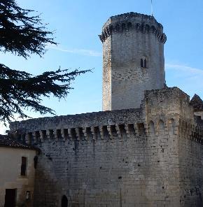 Its courtyard*, surrounded by ramparts, were used as refuge for the habitants. The Renaissance type castle (16 th century). The Renaissance is a rather calm period in the history of France.