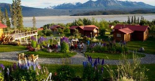 Perhaps the best features of the centrally-located hotel are its panoramic views of Cook Inlet, the Chugach Mountains, the Anchorage cityscape, and Denali.