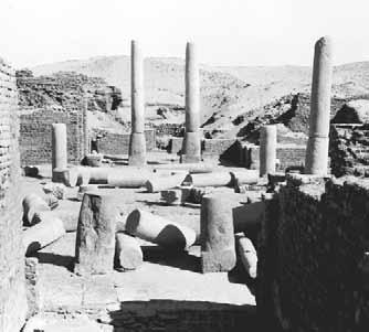 The red and grey granite columns used inside the building, in the triforia and central part, were spolia from the earlier buildings. Those of red granite could even have originated from the EC.