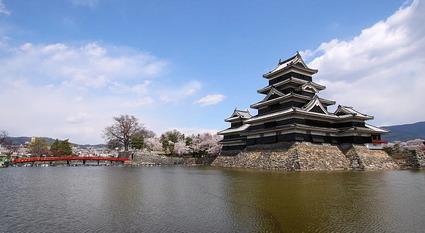 Day 3 Matsumoto Castle Area A long, scenic train ride from Tokyo takes you to Matsumoto, a cosmopolitan city cradled in the stunning Japanese Alps.