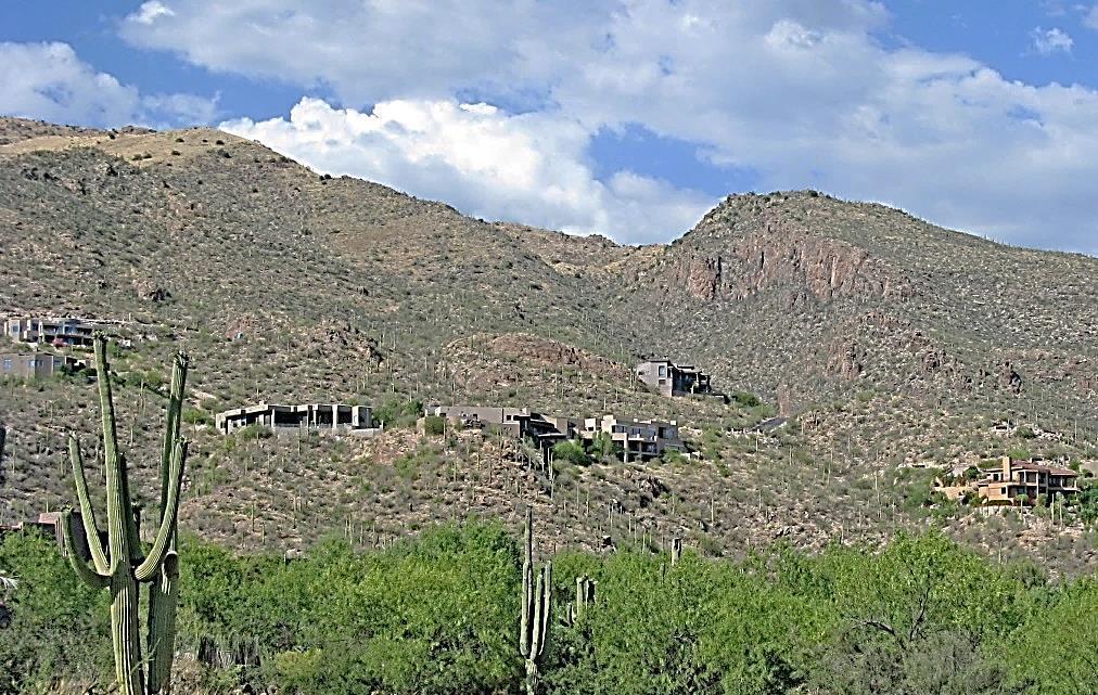 Are We Done Yet? Watch Tucson Grow to the Northeast The Catalina Foothills population grows rapidly. In 1997 you will see voters reject an attempt to incorporate the area as a separate city.