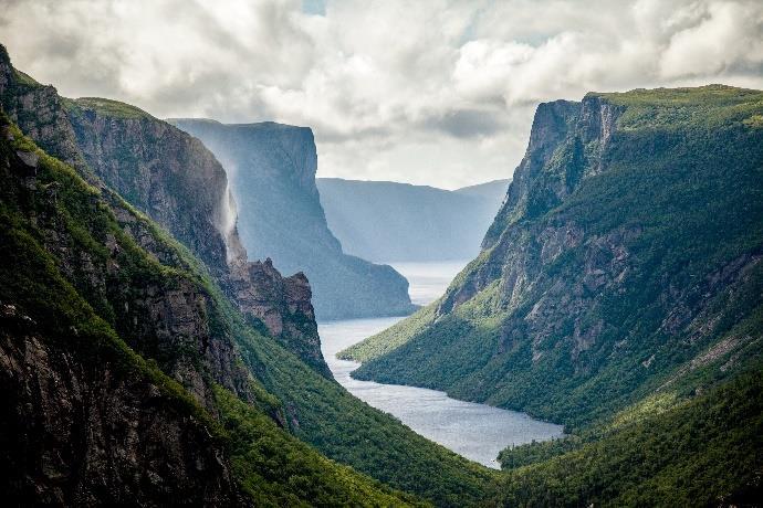 you will see on any picture of the national park: a beautiful fjord backed by the cliffs and grandeur of the Long Range Mountains.