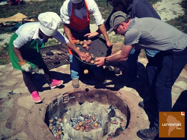 Typical Lunch in the Sacred Valley Enjoy with us an ancestral culinary experience from the hands of our chefs.