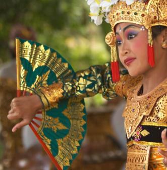 Later we will enjoy a performance of Balinese dance by Semara Ratih *Sun and Moon", one of Bali*s premier dance and music groups.