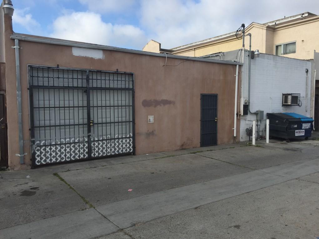 live/work opportunity Warehouse loading door and living space
