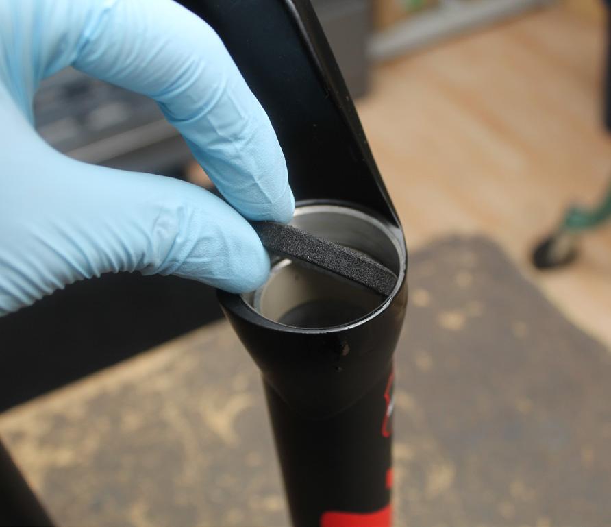 5 Using a downhill tire lever or similar tool, gently pry the dust