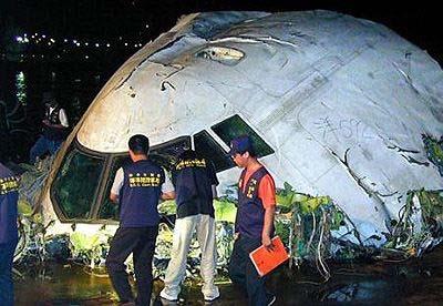 China Airlines Flight 611 Source: AirDisaster.Com Date: 25 May 2002 Airline: China Airlines Flight No.