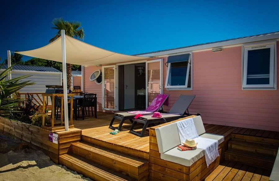 PREmium range Cottage CAÏCOS 3 Rooms 6 33 m 2 k Age of the mobile homes : 2018 A stay with all services included : the palace of the campsite in a setting of sweetness Lounge terrace and plancha AIR