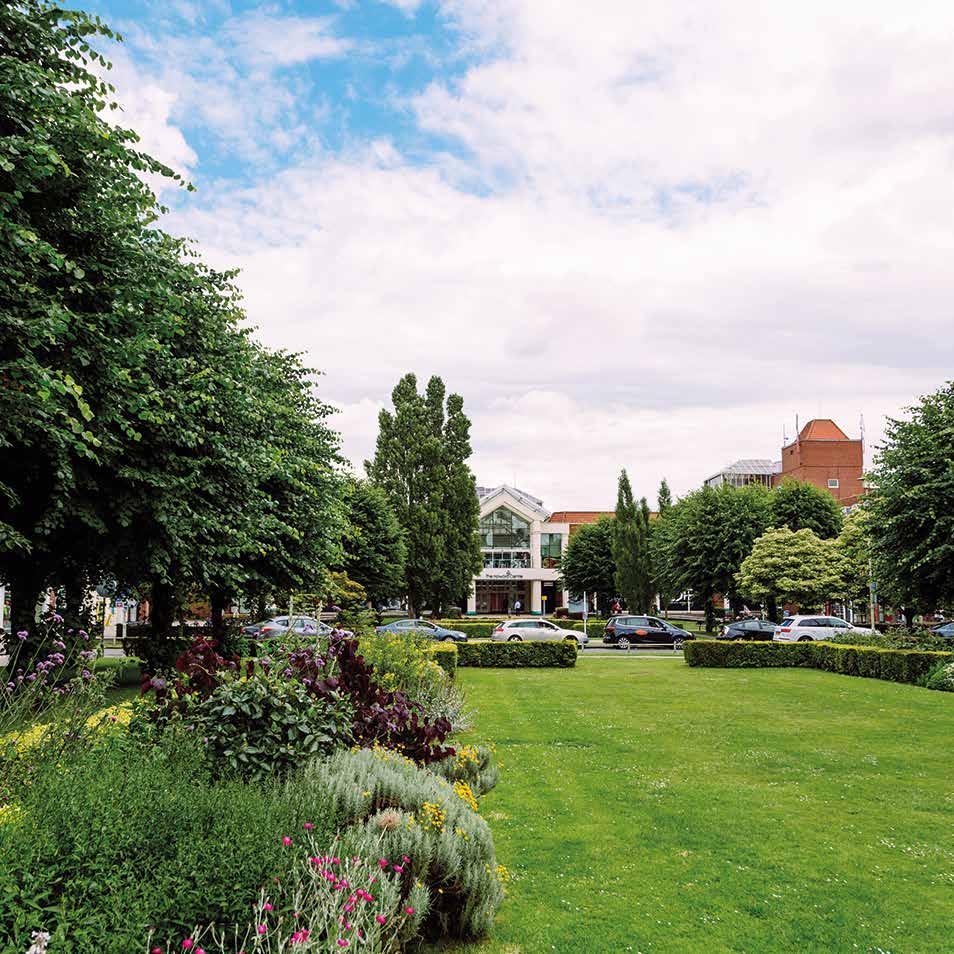 THE LOCAL AREA always live on the bright side of life Welwyn Garden City is a town designed for healthy living, offering a striking balance between a full social life in a town bursting with shops,