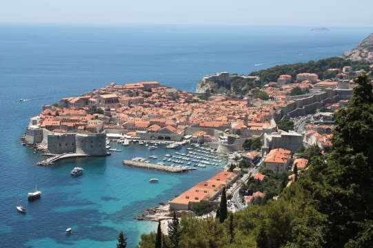 Croatian Highlights 26 th August 21 st September 2020 Explore the Adriatic stunning coastline A country of stunning natural beauty and possibly Europe s finest coastline!