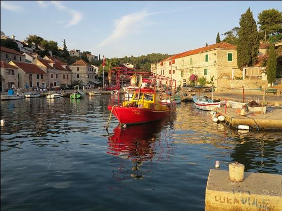 SOLTA Solta is the island of olives, wine, figs and honey an oasis just 9 nm away from Split, ideal for sailboat guests, families and all those looking for a stress relief holiday.