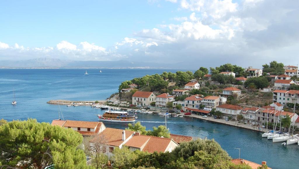 National parks of Dalmatia Trekking Bicycle Tour Aprx. 91mi./145 km Difficulty level 1-2 The Green Side of Croatia! Croatia has a beautiful coast with thousands of islands, reefs and bays.