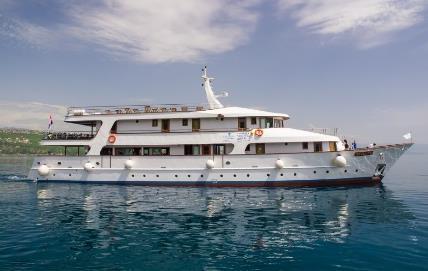 Complimentary Wi-Fi. DELUXE ships are modern and state of the art ships 42 to 47 meters in length. Spacious sun deck includes a hot tub and sun beds to enjoy wonderful Adriatic scenery.